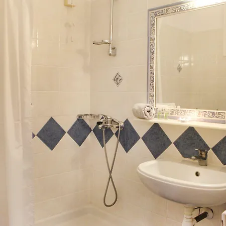 尼斯欧提科酒店 3*